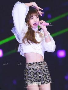 芭比变成人打扮自己视频