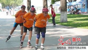 成人滑旱冰运动视频播放,跟随视频学步，轻松驾驭冰面风采