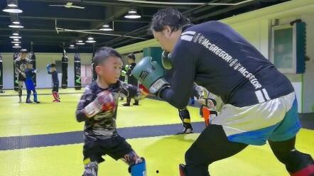 成人拳击班视频大全播放,热血挥洒，强身健体