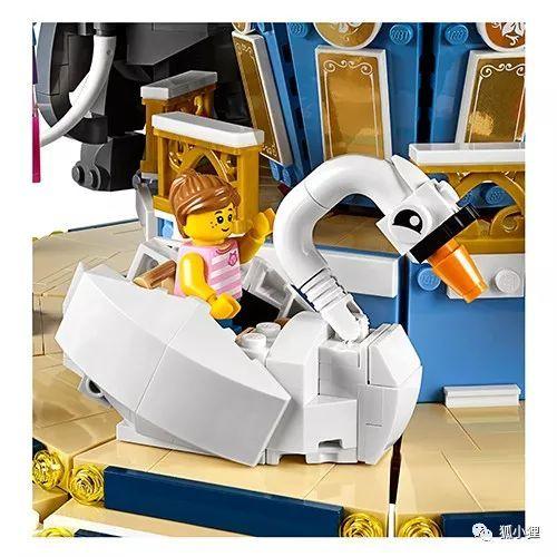 成人拼装旋转木马视频,旋转木马亲子时光